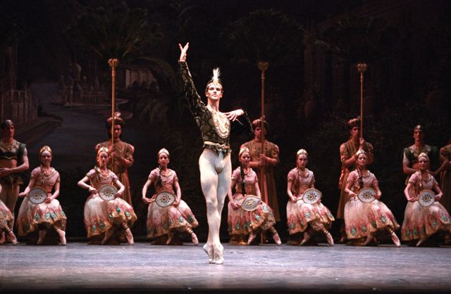 la-bayadere-r-bolle-ph-andrea-tamoni-teatro-alla-scala.jpg